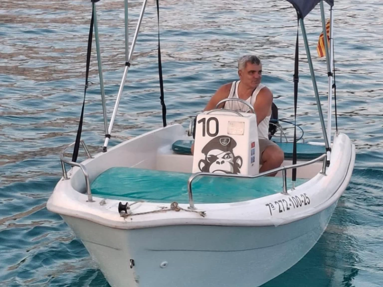 Estable 400 charter bareboat eller skeppad i Cala Galdana