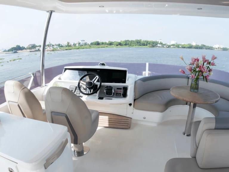 Lyx yacht för uthyrning Phường Hiệp Bình Phước till det bästa priset 