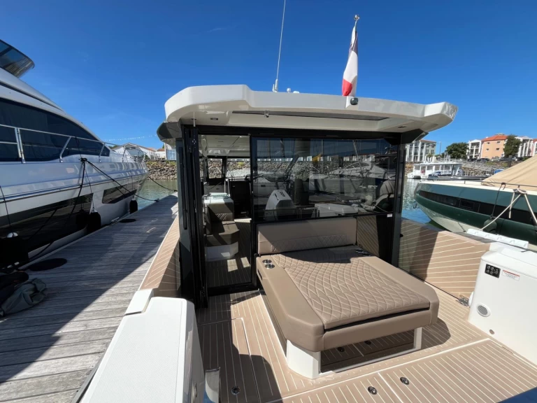 Saxdor Saxdor 400 GTC charter bareboat eller skeppad i Les Sables-d'Olonne