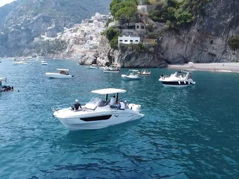 Uthyrning Motorbåt  Idea Marine med en båtlicens 