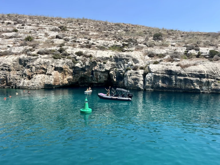 Highfield Patrol 540 charter bareboat eller skeppad i Valletta