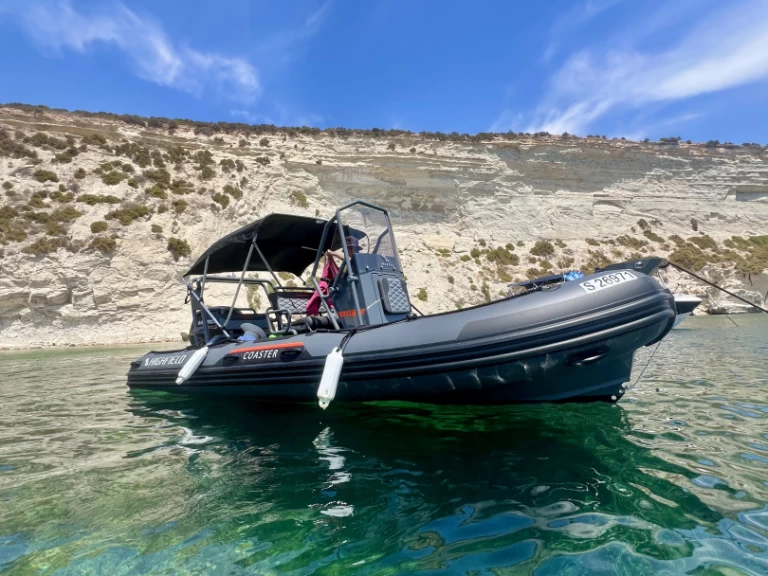 Uthyrning RIB Highfield med en båtlicens 
