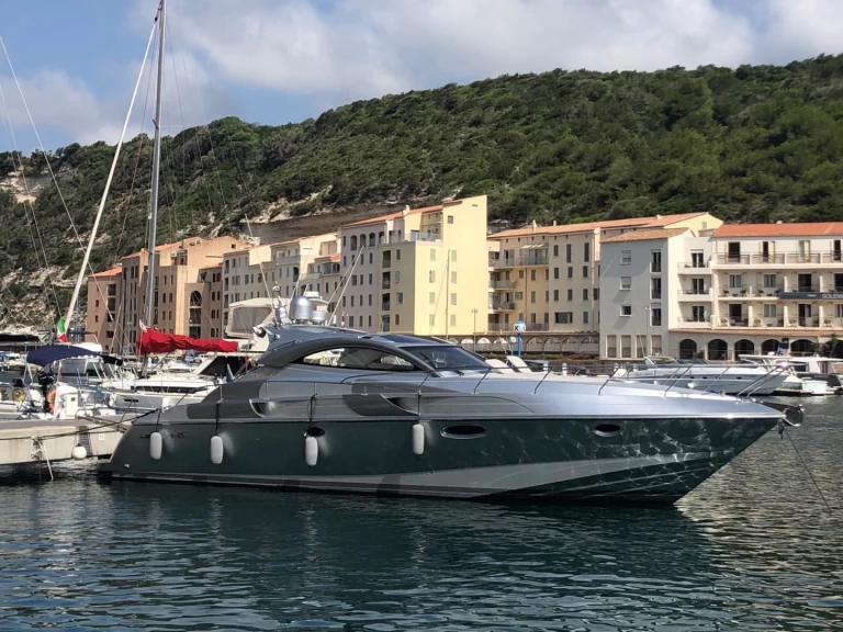 Hyra Lyx yacht med eller utan skeppare Rizzardi Villeneuve-Loubet 