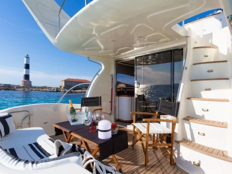 Uthyrning Motorbåt  Doqueve med en båtlicens 