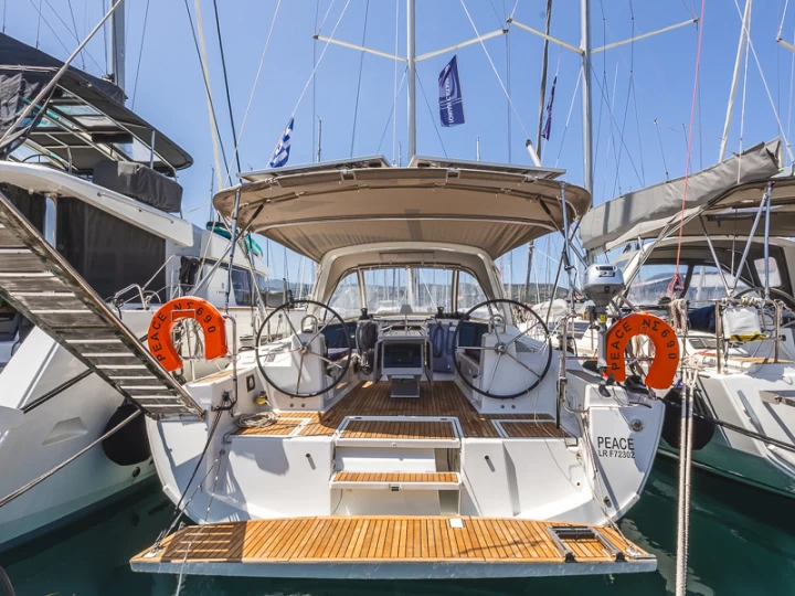 Uthyrning Segelbåt  Bénéteau med en båtlicens 