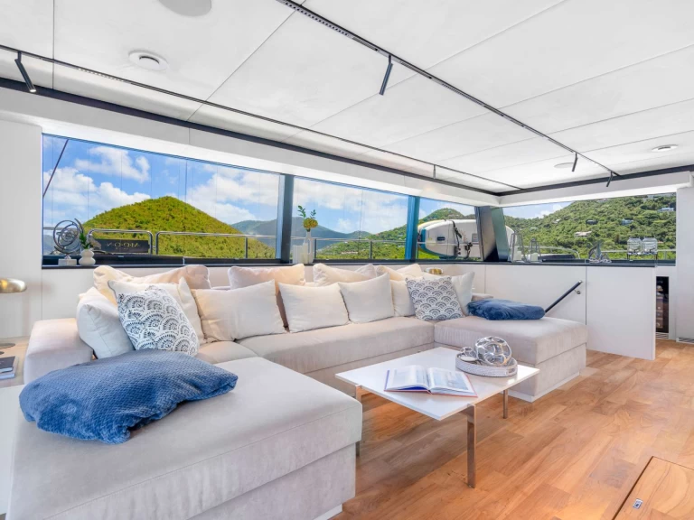 Uthyrning Lyx yacht Moon Yacht med en båtlicens 