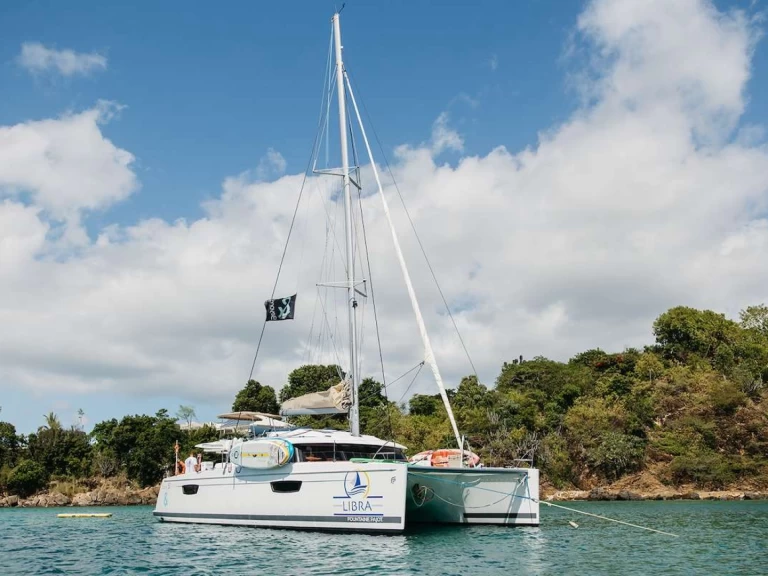 Uthyrning Lyx yacht Fountaine Pajot med en båtlicens 
