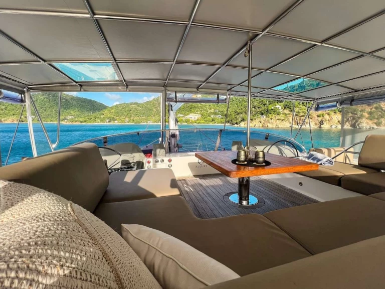 Hyr en Privilege ALLURE 64 Grenadines 