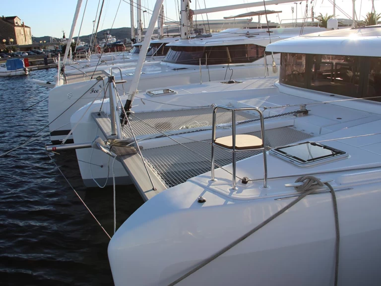 Hyra Katamaran  med eller utan skeppare Lagoon Murter-Kornati 