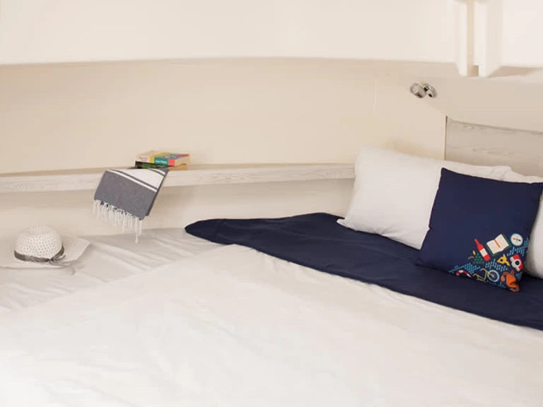 Yacht charter Hesse billig Horizon 3