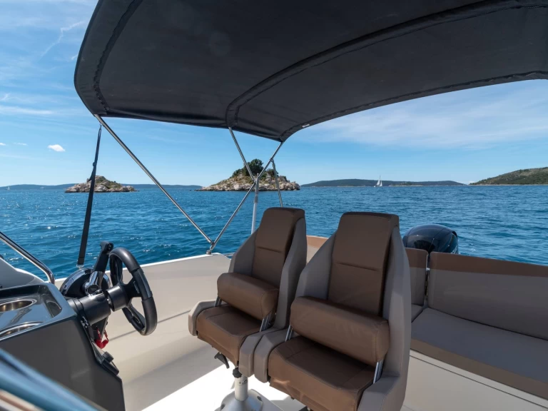 Yacht charter Split  billig Activ 675 Open Sport