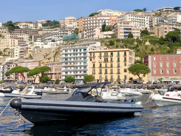 RIB för uthyrning Neapel till det bästa priset 