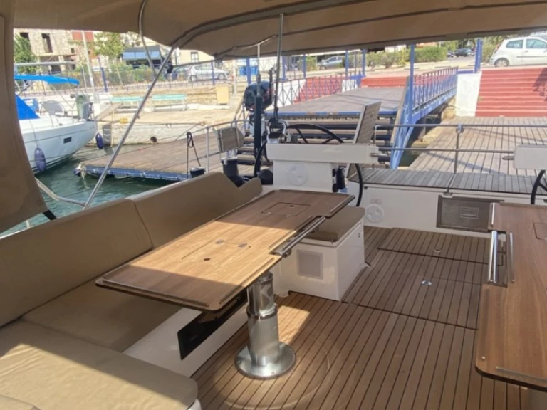 Hyr en Bavaria Bavaria C57 Style Lavrio 