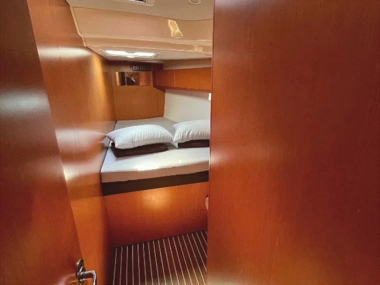 Bavaria Cruiser 51 charter bareboat eller skeppad i Lefkáda