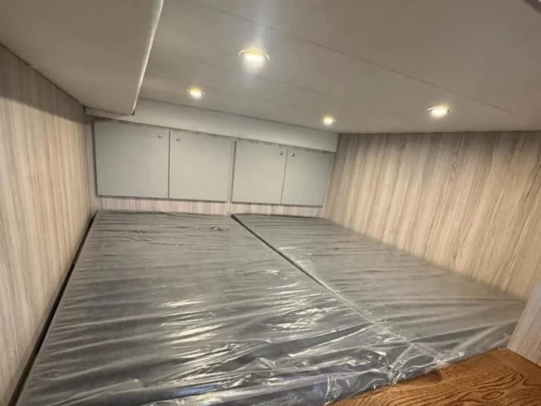 Båtuthyrning MIAMI GOLD  33 WALK AROUND i Neapel på Samboat 