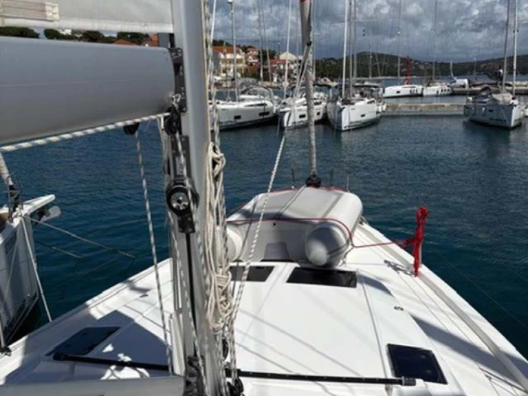 Bavaria Bavaria C46 charter bareboat eller skeppad i Trogir 
