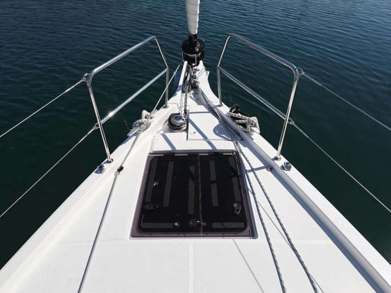 Jeanneau Sun Odyssey 490 charter bareboat eller skeppad i Trogir 