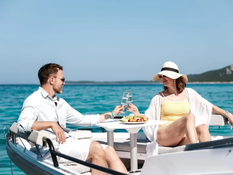 Uthyrning Zaton - Axopar Axopar 29 Sun Top av Samboat 