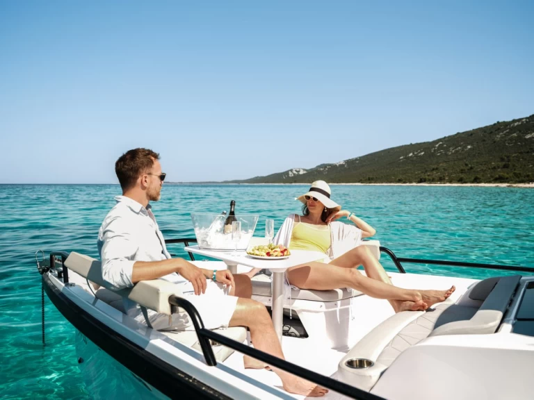 Hyr en Axopar Axopar 29 Sun Top Zaton 