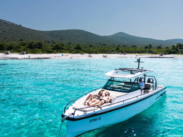 Hyr en Axopar Axopar 37 Sun-Top Zaton 