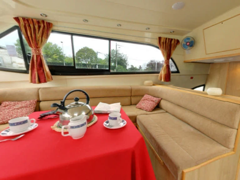 Yacht charter Chertsey billig Mystique