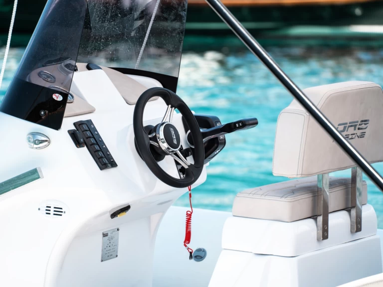 Oromarine Oromarine S-65 charter bareboat eller skeppad i Fornells