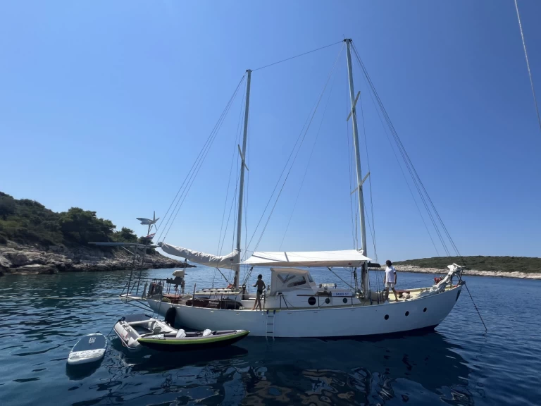 Uljanik Shipyard Besa charter bareboat eller skeppad i Hvar