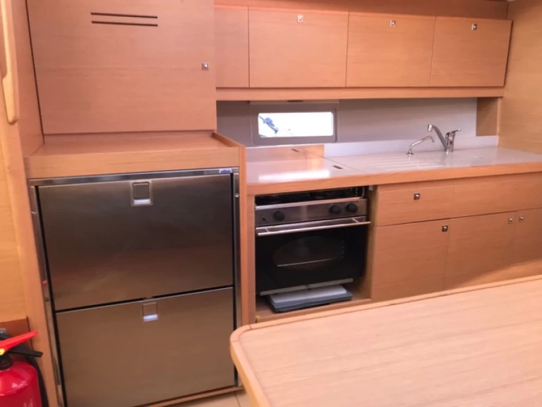 Dufour Dufour 390 Grand Large charter bareboat eller skeppad i Rhodes (City)