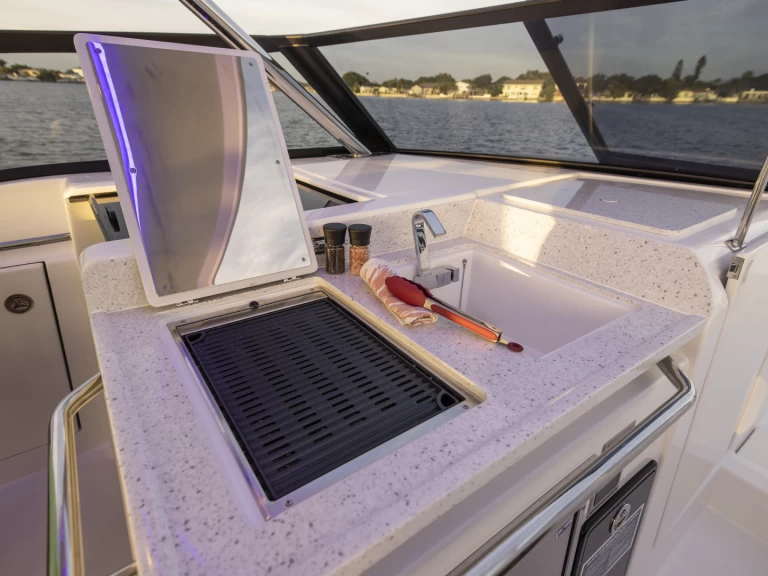 Uthyrning Motorbåt  Aquila med en båtlicens 