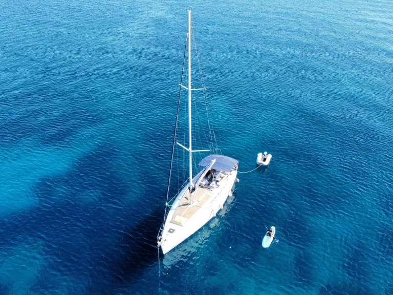 Uthyrning Segelbåt  i Naxos Port - Jeanneau Sun Odyssey 494