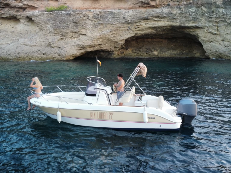 Uthyrning Motorbåt  key med en båtlicens 