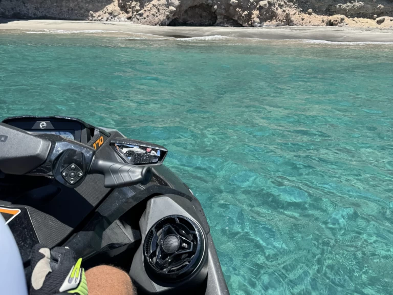 Sea-Doo GTX 170 charter bareboat eller skeppad i Fort-de-France