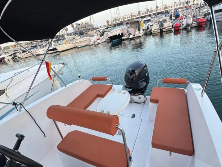 Hyr en Boats maks Catt X6 Alicante 