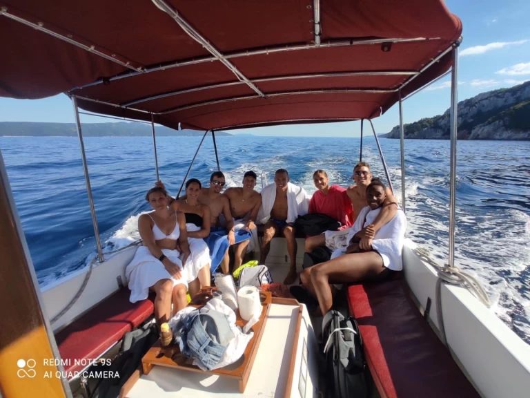 Hyr en Jeanneau Islander Opatija 