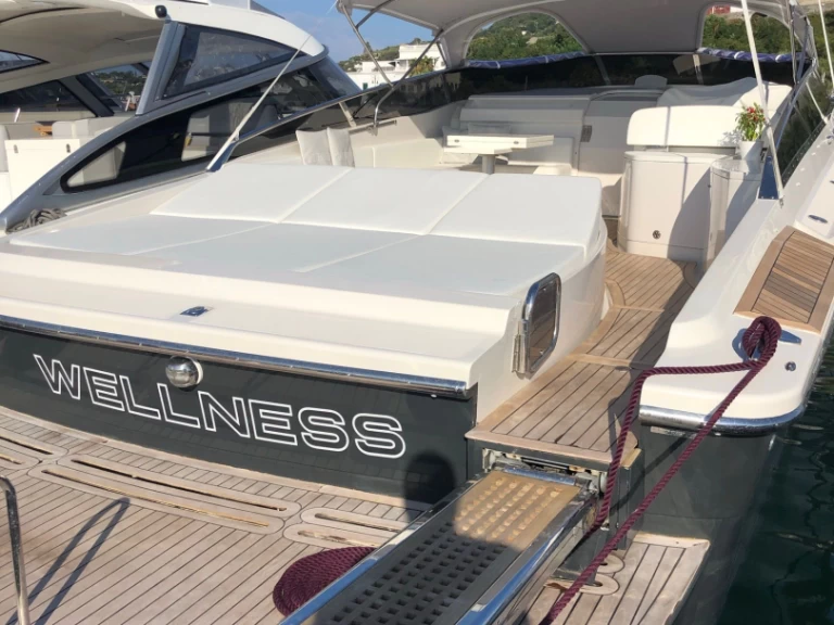 Uthyrning Motorbåt  Tornado med en båtlicens 