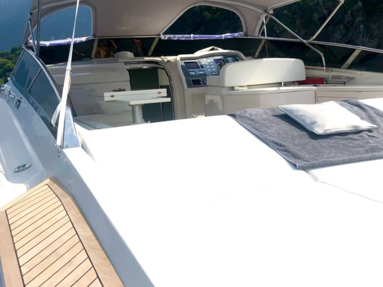 Tornado Tornado 50S charter bareboat eller skeppad i Forio