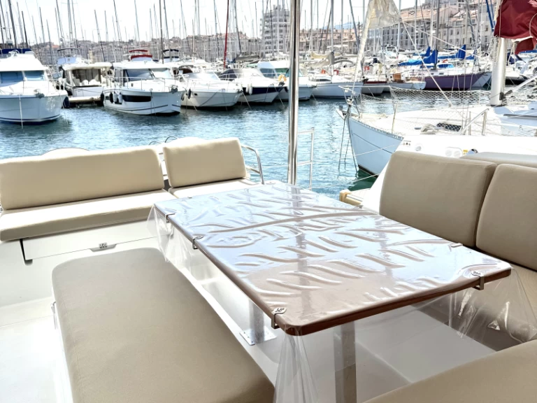 Hyr en Fountaine Pajot Elba 45 Marseille 