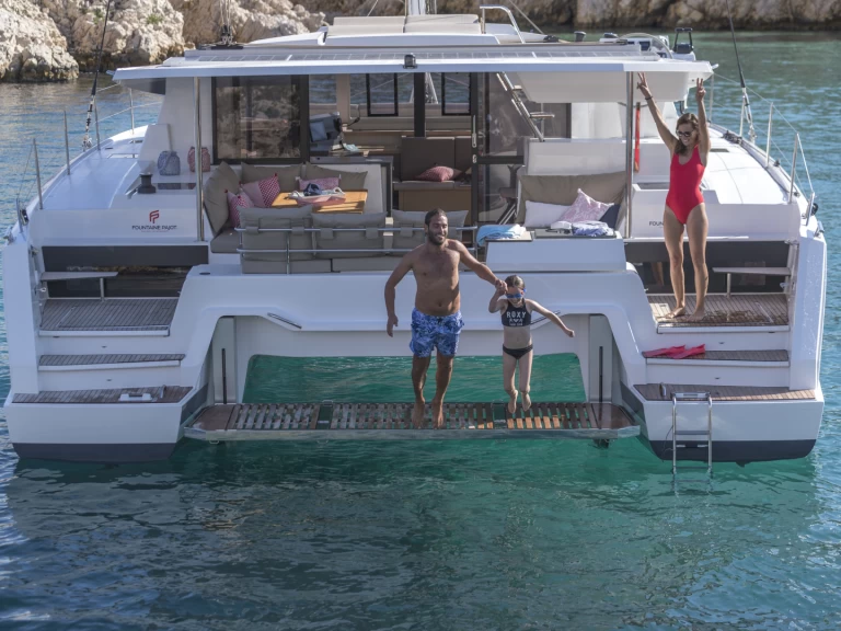 Hyr en Fountaine Pajot Astrea 42 Marseille 