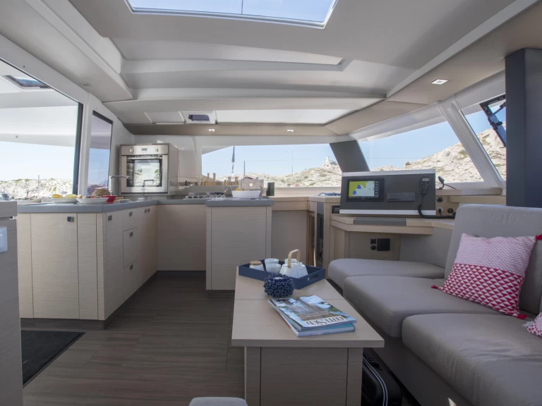 Båtuthyrning Fountaine Pajot Astrea 42 i Marseille på Samboat 