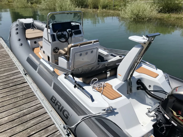 Uthyrning RIB Brig med en båtlicens 