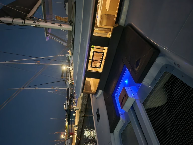 Lagoon Lagoon 46 charter bareboat eller skeppad i Alimos