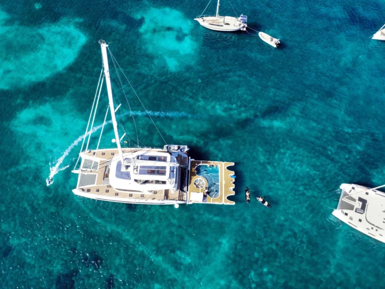 Hyra Lyx yacht med eller utan skeppare Lagoon Brittiska Jungfruöarna 