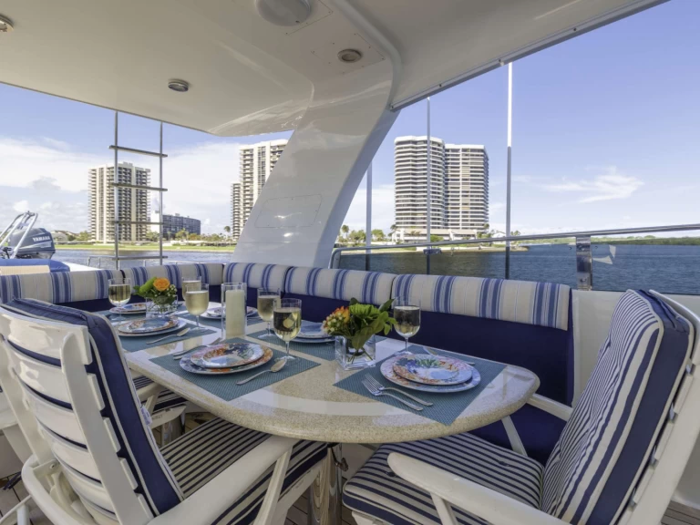 Uthyrning Jupiter - CHEOY LEE WINDWARD av Samboat 