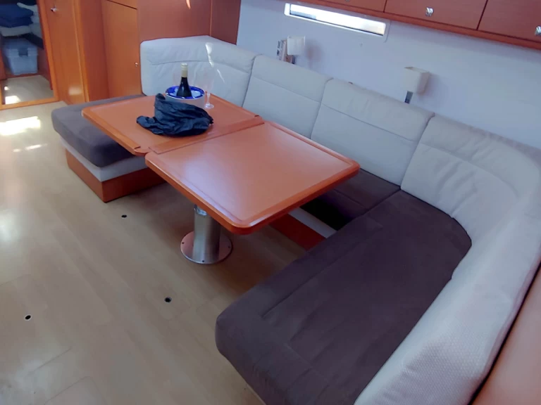 Uthyrning Segelbåt  Bavaria med en båtlicens 