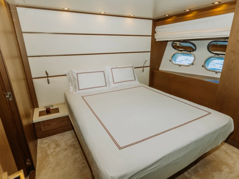 Sanlorenzo San Lorenzo 72 KUUM charter bareboat eller skeppad i Türkbükü