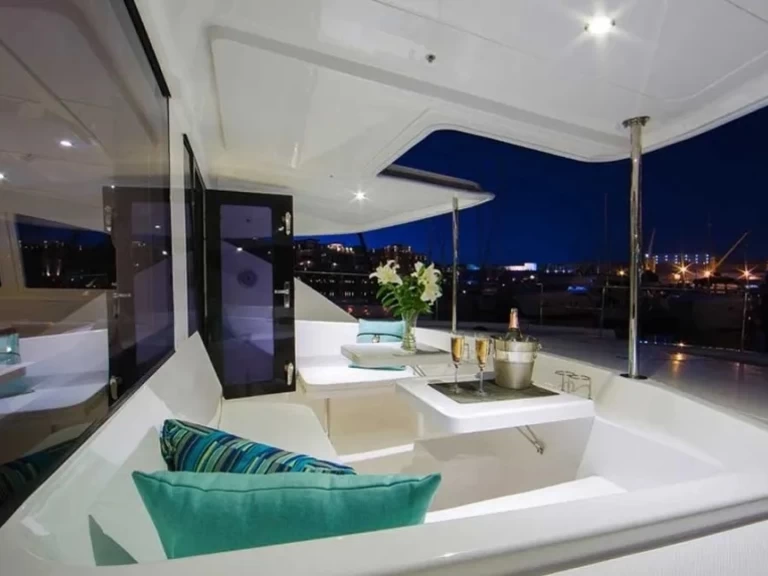 Leopard Leopard 51 PC charter bareboat eller skeppad i Ta' Xbiex