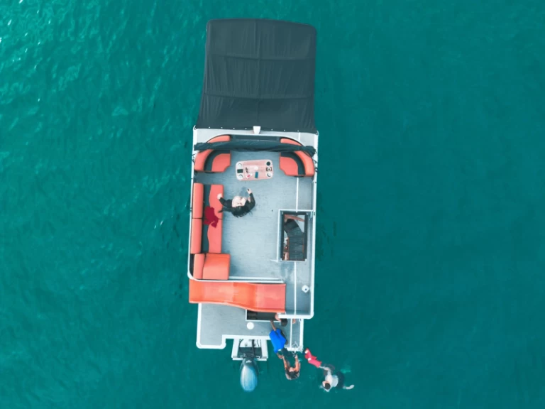 Uthyrning Lyx yacht Custom Made med en båtlicens 