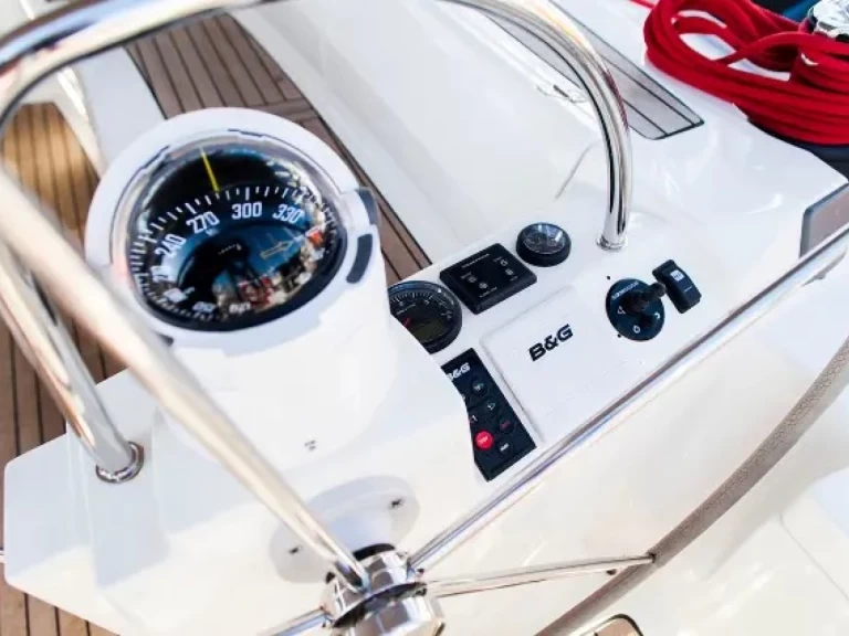 Delphia Delphia 47 charter bareboat eller skeppad i Rogoznica