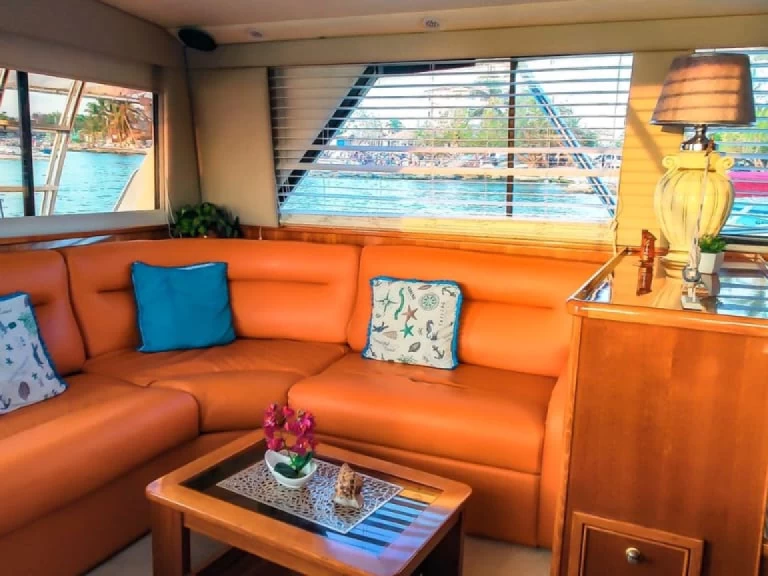 Uthyrning Motorbåt  Riviera med en båtlicens 