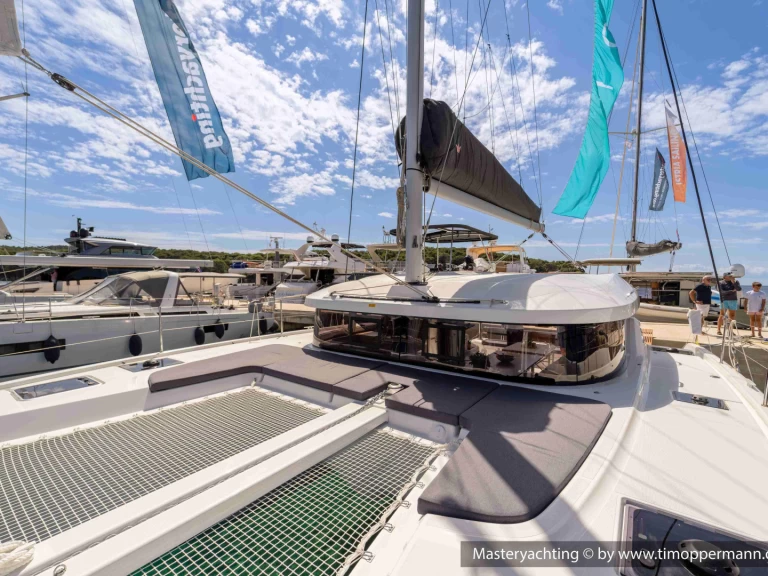 Hyra Katamaran  med eller utan skeppare Lagoon Pomer 